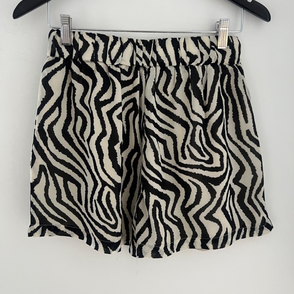 Dynamite Zebra Print Shorts - Picture 5 of 5